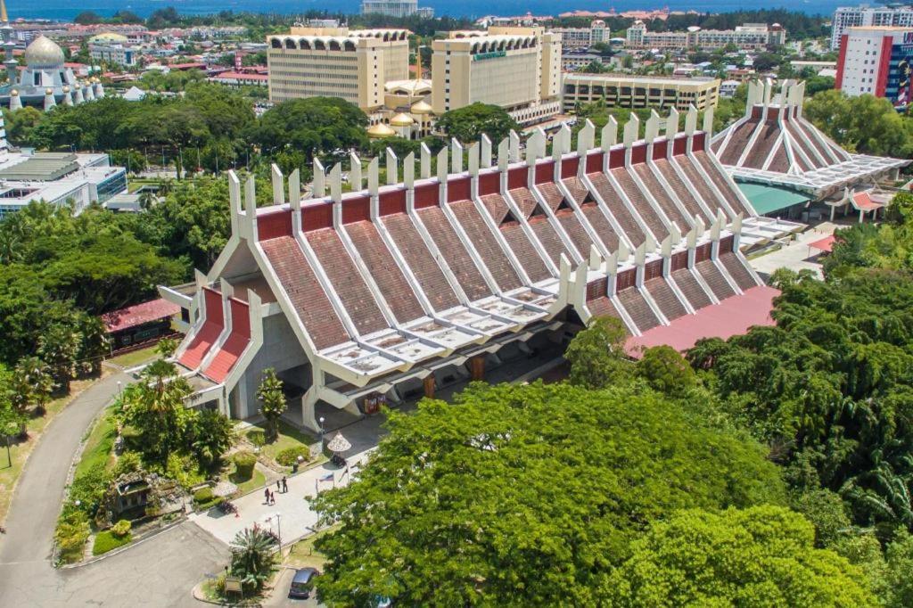 Eminent Hotel Kota Kinabalu Exterior foto